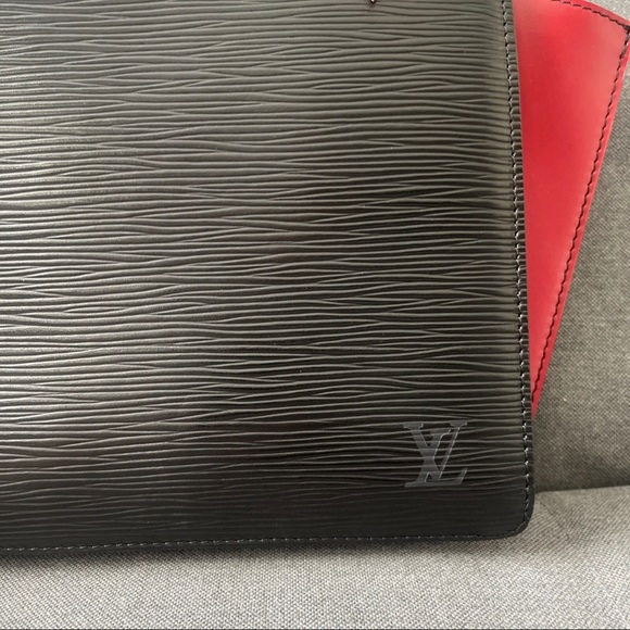 HP 🎉🥳🥳 Rare Louis Vuitton Varenne Epi leather Red Black Louis Vuitton handbag - Picture 5 of 17
